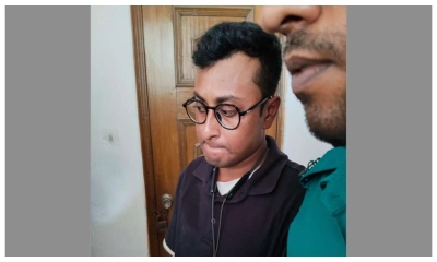হাইকোর্টের এজলাসে প্রবেশের মুখে মদ-হেরোইনসহ আটক যুবক