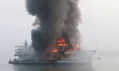 সেন্টমার্টিনগামী জাহাজে আগুন, আতঙ্কে যাত্রীরা