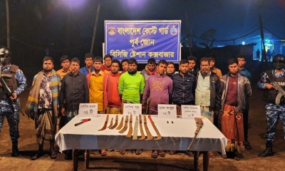 কোস্ট গার্ডের অভিযানে আগ্নেয়াস্ত্র ও গুলিসহ ১৯ ডাকাত আটক
