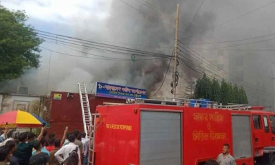 চট্টগ্রামে সৈকত বারে আগুন