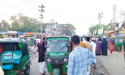 ঈদের দ্বিতীয় দিনে অতিরিক্ত ভাড়া আদায়ের অভিযোগ