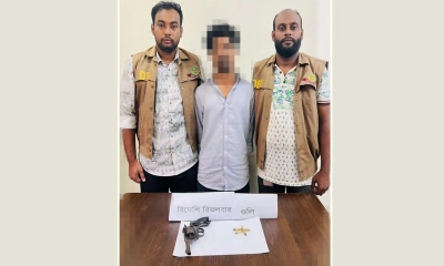 চট্টগ্রামে ডিবি পুলিশের পৃথক অভিযানে অস্ত্র উদ্ধার