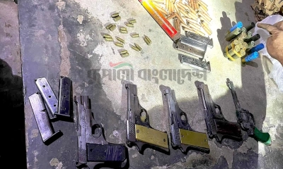 উদ্ধার হওয়া বিদেশি পিস্তল ও গুলি