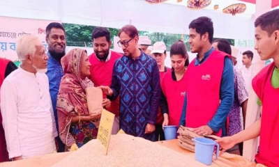 চট্টগ্রামে পরিত্যক্ত প্লাস্টিকের বিনিময়ে নিত্যপণ্য ও চিকিৎসাসেবা পাওয়ার সুবিধা চালু।  ছবি- সংগৃহীত