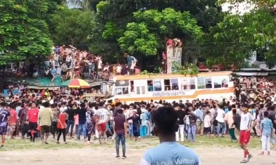 খেলার মাঠে দর্শকদের চাপা দিল বাস, নিহত ১