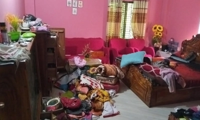 ঘরের প্রতিটি কক্ষ তছনছ করে ডাকাতরা ।    ছবি- রূপালী বাংলাদেশ