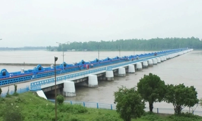উজানে প্রবল বর্ষণের কারণে তিস্তা নদীর নীলফামারীর ডালিয়া পয়েন্টে বিপৎসীমার ওপর দিয়ে পানি প্রবাহিত হচ্ছে। ছবি- রূপালী বাংলাদেশ