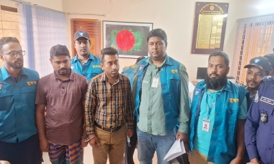ঘুষ লেনদেনের সময় পিআইও কর্মকর্তা দুদকের কাছে আটক