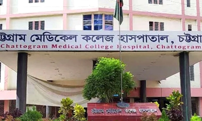 কাভার্ড ভ্যানের ধাক্কায় প্রাণ হারালেন শিক্ষক দম্পতি