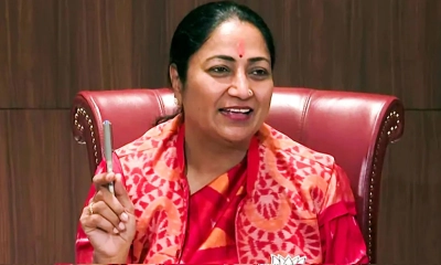বাসায় ঢুকে সবার সামনে দিল্লির মুখ্যমন্ত্রীকে ‘চড়’
