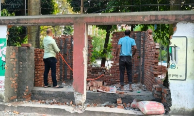 কলেজের দেয়াল ভেঙে ব্যাংকের বুথ স্থাপন, শিক্ষার্থীদের ক্ষোভ