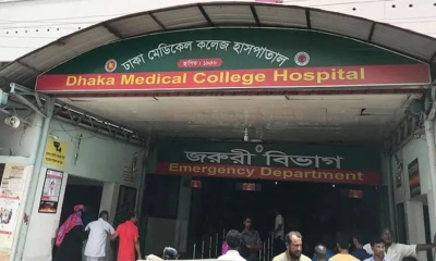 ঢামেকের জরুরি বিভাগের পাশে পড়ে ছিল নারীর মরদেহ