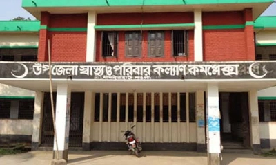 মসজিদের দরজা লাগাতে বাধা, প্রতিপক্ষের আঘাতে আহত ১