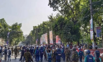 ধানমণ্ডি ৩২-এ বুলডোজার প্রবেশের চেষ্টা: লাঠিপেটা, সাউন্ড গ্রেনেড নিক্ষেপ