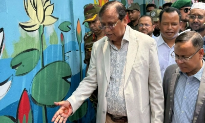 ‘ফুটপাতের ব্যবসায়ীদের লাইসেন্স দেবে সরকার’