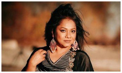 ‘গাড়ির চালকের সঙ্গে পরকীয়ায় মজেছিলেন ডলি সায়ন্তনী’