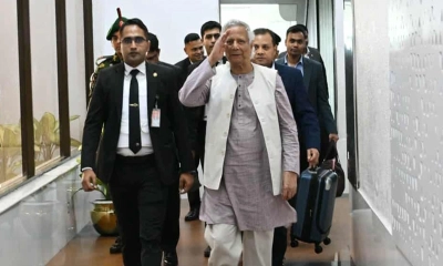 নিউইয়র্ক থেকে দেশে ফিরলেন প্রধান উপদেষ্টা