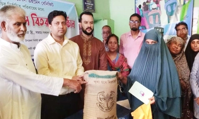 দুপচাঁচিয়ায় ২৭৭ জন মহিলার মাঝে খাদ্য শস্য বিতরণ