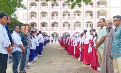 ঈশ্বরদীতে শাস্তির দাবিতে মানববন্ধন