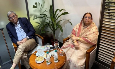 স্ত্রীসহ বিএনপি মহাসচিব মির্জা ফখরুল ইসলাম আলমগীর।     ছবি- সংগৃহীত