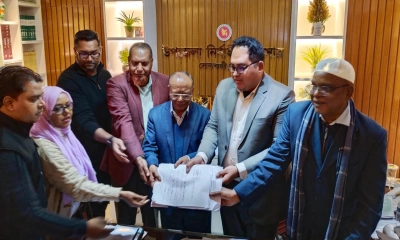ফেনী-৩ আসনে আবদুল আউয়াল মিন্টুর মনোনয়নপত্র জমা