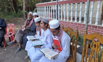 খালেদা জিয়ার মাগফিরাত কামনায় ফেনীতে মসজিদে দোয়া ও কুরআন খতম