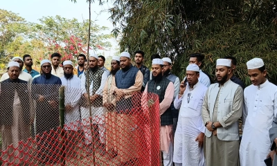 বাবার কবর জিয়ারতের মধ্য দিয়ে একরামের নির্বাচনি প্রচার শুরু