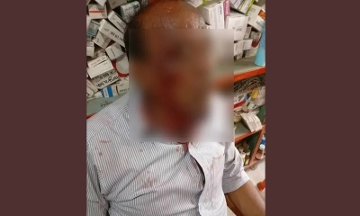 বিএনপি নেতাকে কোপালেন যুবলীগ নেতা