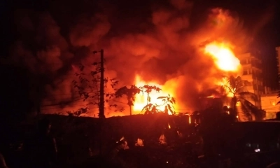 রাজধানীতে ফোমের মিলে আগুন, নিয়ন্ত্রণে ৫ ইউনিট