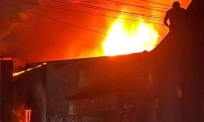 রাজধানীর বাড্ডায় কারখানায় ভয়াবহ আগুন, নিয়ন্ত্রণে ৮ ইউনিট