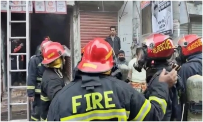 রাজধানীর আগুন লাগা ভবন থেকে ৪২ জনকে জীবিত উদ্ধার