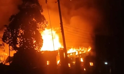 ফতুল্লায় আগুনে পুড়লো ২০টি বসতঘর