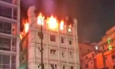 রাজধানীর কারওয়ান বাজার ও দিলু রোডে আগুন