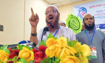 বক্তব্য দেন ইসলামী আন্দোলন বাংলাদেশের কেন্দ্রীয় নায়েবে আমীর মুফতি সৈয়দ মোহাম্মদ ফয়জুল করীম। ছবি- রূপালী বাংলাদেশ