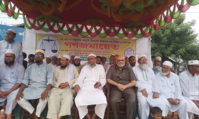 যশোর প্রেসক্লাব চত্বরে এক গণজমায়েতে বক্তব্য দেন জামায়াত নেতা ডা. মসলে উদ্দিন ফরিদ। ছবি- রূপালী বাংলাদেশ