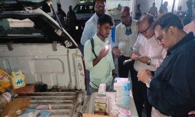 প্রাণিসম্পদ কর্মকর্তার গাড়িতে মেয়াদোত্তীর্ণ ওষুধ, হাতেনাতে ধরলেন উপদেষ্টা
