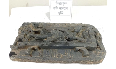 গোবিন্দগঞ্জে র‌্যাবের অভিযান, কষ্টি পাথরের মূর্তিসহ আটক ৩