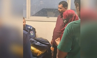 আটক বাবা-মেয়ে। ছবি- সংগৃহীত