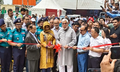 ফিতা কেটে ঢাকা–বাইপাস এক্সপ্রেসওয়ের একাংশের আনুষ্ঠানিক উদ্বোধন করেন সড়ক পরিবহন ও সেতু মন্ত্রণালয়ের উপদেষ্টা মুহাম্মদ ফাওজুল কবির খান।  ছবি- সংগৃহীত