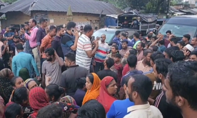 গাজীপুরে র‌্যাবের গাড়ি আটকে বিক্ষোভ। ছবি- রূপালী বাংলাদেশ