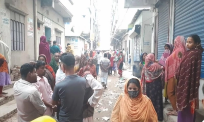 ঘটনাস্থলে উৎসুক জনতার ভিড়। ছবি- সংগৃহীত