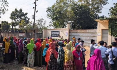 শ্রীপুরে বকেয়া বেতনের দাবিতে শ্রমিকদের বিক্ষোভ