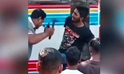 যুবককে হাতুড়িপেটার দৃশ্য।   ছবি- সংগৃহীত