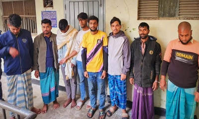 মাদকবিরোধী অভিযানে পুলিশের ওপর হামলা, ইয়াবাসহ আটক ১১