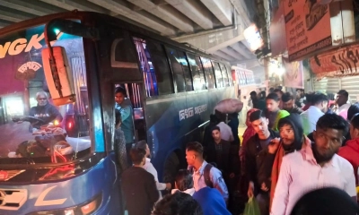 ভোটের ছুটিতে ঘরমুখো মানুষের ঢল, স্থবির গাজীপুরের মহাসড়ক