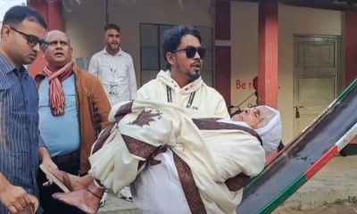 ১১০ বছর বয়সেও ভোটকেন্দ্রে সূর্য বানু, ভোট দিতে পেরে উচ্ছ্বসিত