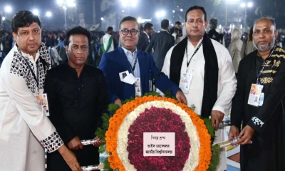 ভাষাশহীদদের প্রতি জাতীয় বিশ্ববিদ্যালয়ের উপাচার্যের শ্রদ্ধা নিবেদন