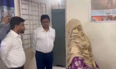 মাওনা ভূমি অফিসে জেলা প্রশাসকের আকস্মিক অভিযান, দুই কর্মকর্তাকে শোকজ