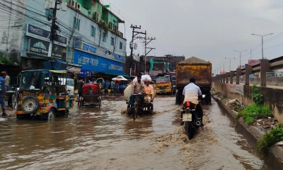 সামান্য বৃষ্টিতে অচল মহাসড়ক