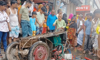 গাজীপুরে বাসের চাপায় দুমড়ে-মুচড়ে গেল অটোরিকশা, নিহত ২